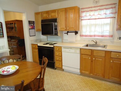 8437 Porter Ln, Alexandria, VA 22308 - photo 2