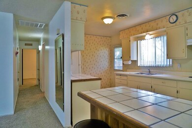 269 W Spring Ln Lemoore 06 Kitchen 1 Sma