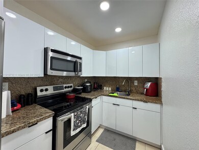17530 NW 68th Ave unit C4006, Hialeah, FL 33015 - photo 7