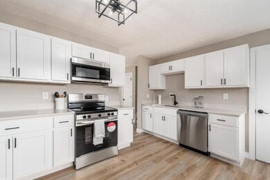 861 Aladdin Ct, Columbus, OH 43207 - photo 7