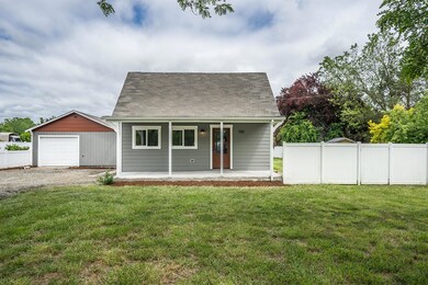 702 Pittview Ave, Central Point, OR 97502 - photo 3