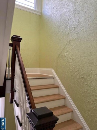 1067 Abbott Blvd unit 2, Fort Lee, NJ 07024 - photo 5