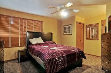 2958 W Vermont Ave, Waukegan, IL 60087 - photo 5