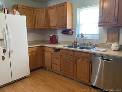 320 S Muskogee Ave, Claremore, OK 74017 - photo 5