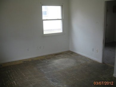 1010 18th St SW, Cedar Rapids, IA 52404 - photo 2