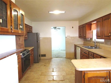 734 Berry Rd, Wood River, IL 62095 - photo 7