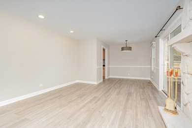 2476 Village Ct unit 2, Aurora, IL 60504 - photo 4