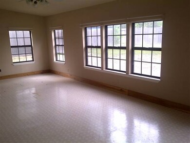 515 Elizabeth St, Troy, TX 76579 - photo 7