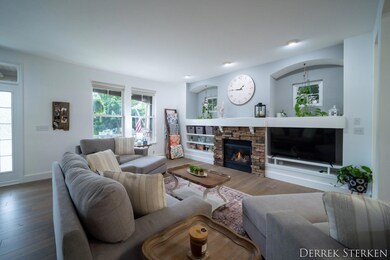 4-web-or-mls-652-cedar-square-st