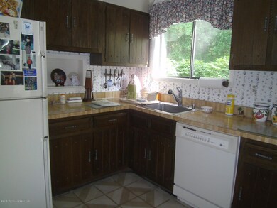 153 Cross Slope Ct unit F, Manalapan, NJ 07726 - photo 2