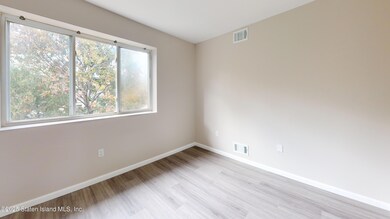 109 Lyceum Ct, Staten Island, NY 10310 - photo 6