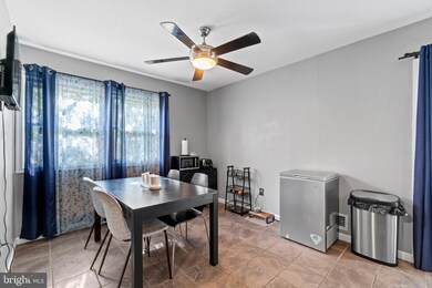 12143 Dove Cir, Laurel, MD 20708 - photo 6