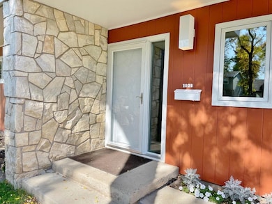 1028 W Central Ave, Minot, ND 58701 - photo 2