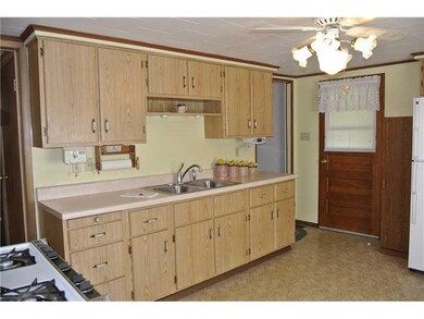 Kitchen. Ample counter work space...loads of cabin