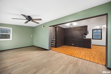 1223 S 8th St, Pekin, IL 61554 - photo 6