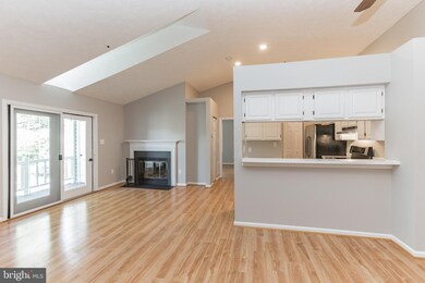 12205 Saint Peter Ct unit L, Germantown, MD 20874 - photo 3