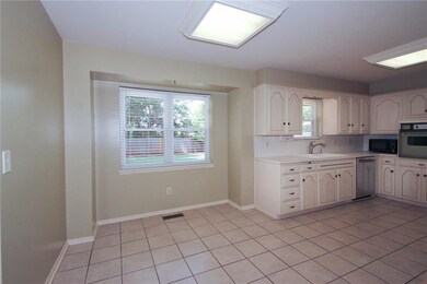 12021 Camelot Dr, Oklahoma City, OK 73120 - photo 7