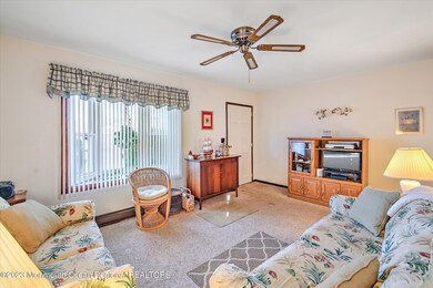 06-LIVING ROOM