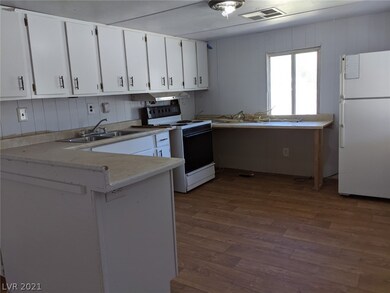 Kitchen/Dining Room Area