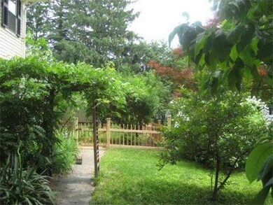 8 W Park Dr, Easthampton, MA 01027 - photo 3