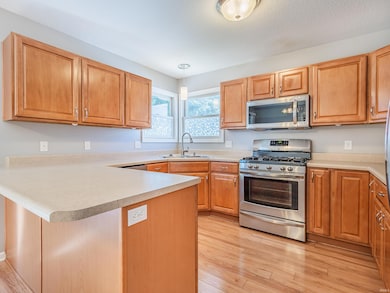 15817 Timberwillow Dr, Huntertown, IN 46748 - photo 2