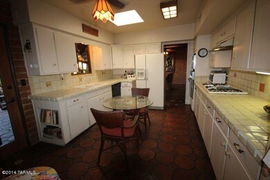 2777_kitchen2_lrg