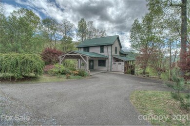 Ample parking in the Driveway