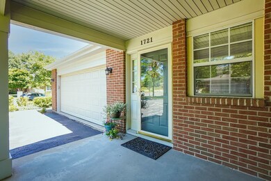 1721 W Orchard Place unit 1721B, Arlington Heights, IL 60005 - photo 2