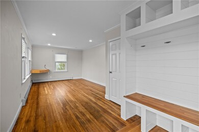 17 Phillips Ave, Middletown, RI 02842 - photo 3