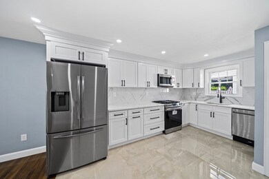 28 Hartlawn Rd, West Roxbury, MA 02132 - photo 4