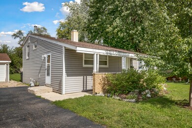 122 Pecos Cir, Carpentersville, IL 60110 - photo 2