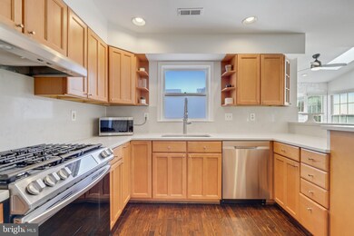 6313 Tisbury Dr, Burke, VA 22015 - photo 5