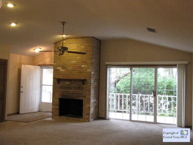 Living Room w/FP: High ceilings, recessed lighting