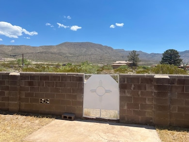 1528 Walnut Dr, Alamogordo, NM 88310 - photo 2