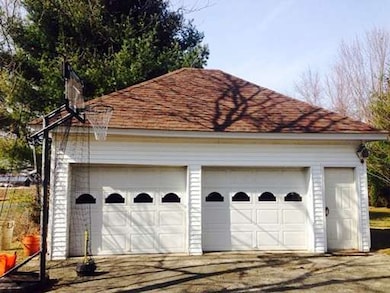 74 Chestnut St, Hatfield, MA 01038 - photo 4