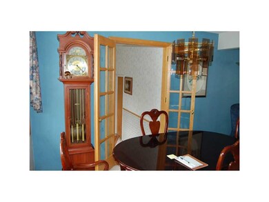 Sun Room. Enjoyable sitting room off dining room a