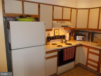 113 Pamela Ct unit 618, Levittown, PA 19057 - photo 3