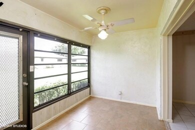 04_10228DovewoodLn_UnitB_93_LivingRoomDi