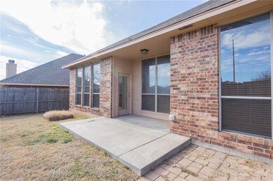 828 Elm Creek Dr, Moore, OK 73160 - photo 4