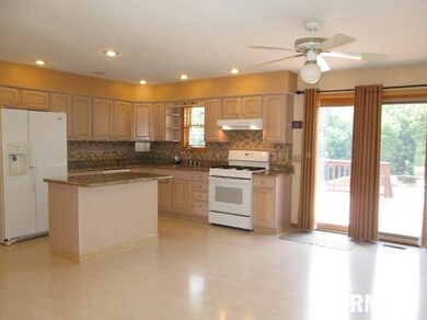 121 Coral Berry Dr, Jacksonville, IL 62650 - photo 3