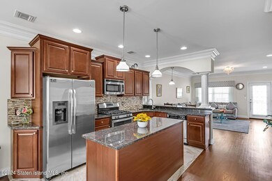 15_Dovetree_Ln_Staten_Island_NY_10314_US