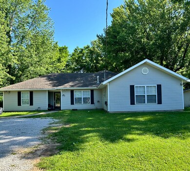 2624 E Cherry