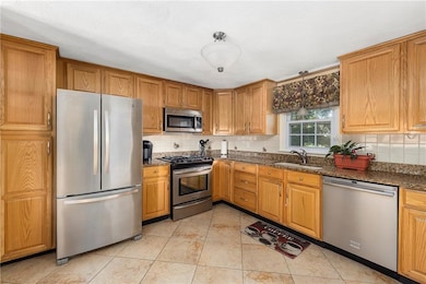 43 Noxon St, West Warwick, RI 02893 - photo 5