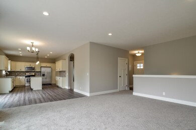 004-Living_Room-4692135-medium[1]