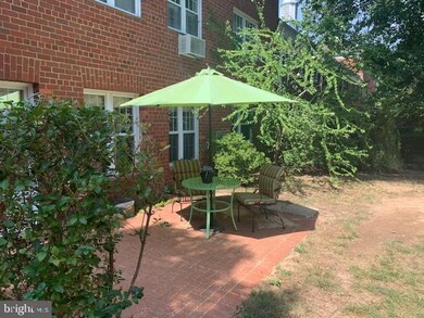 3235 Martha Custis Dr, Alexandria, VA 22302 - photo 5