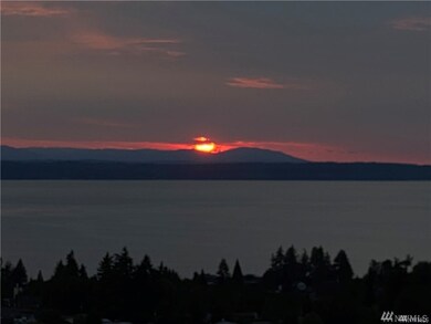 1226 Skyline Dr, Edmonds, WA 98020 - photo 2