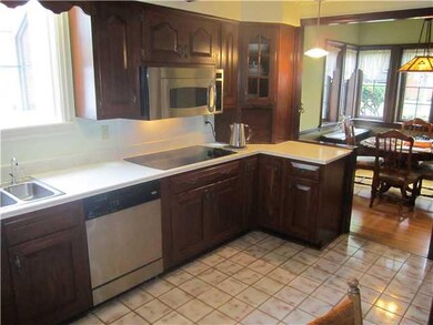 Kitchen Built in Cooktop, Microwave and Dual Oven