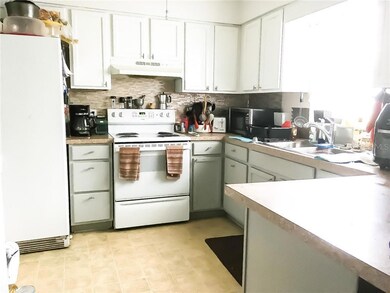 8623 Fish Lake Rd, Tampa, FL 33619 - photo 3