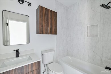 Bathroom with vanity and washtub / shower combination