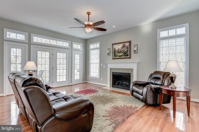 9038 Swans Creek Way, Lorton, VA 22079 - photo 5